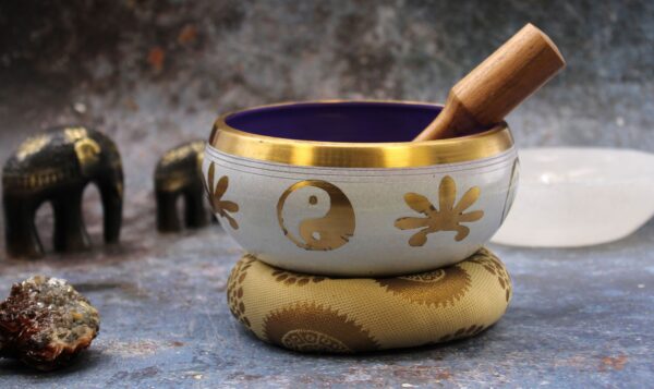 Lrg Yin & Yang Singing Bowl Set- White/Purple 14cm - Image 5